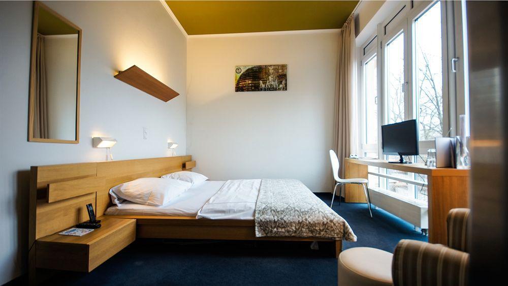 Midi Inn Parkhotel Mitte Берлин Экстерьер фото